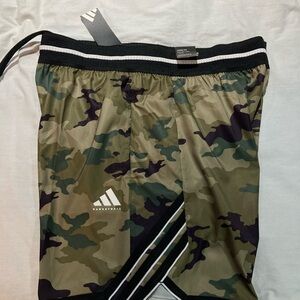 Adidas Crazy Lite Camo Shorts, Men’s size L7, NWT!